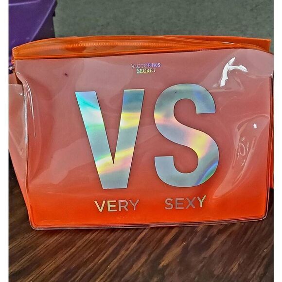 NEW WITH TAGS VICTORIA SECRET GIFT SET - Picture 4 of 6